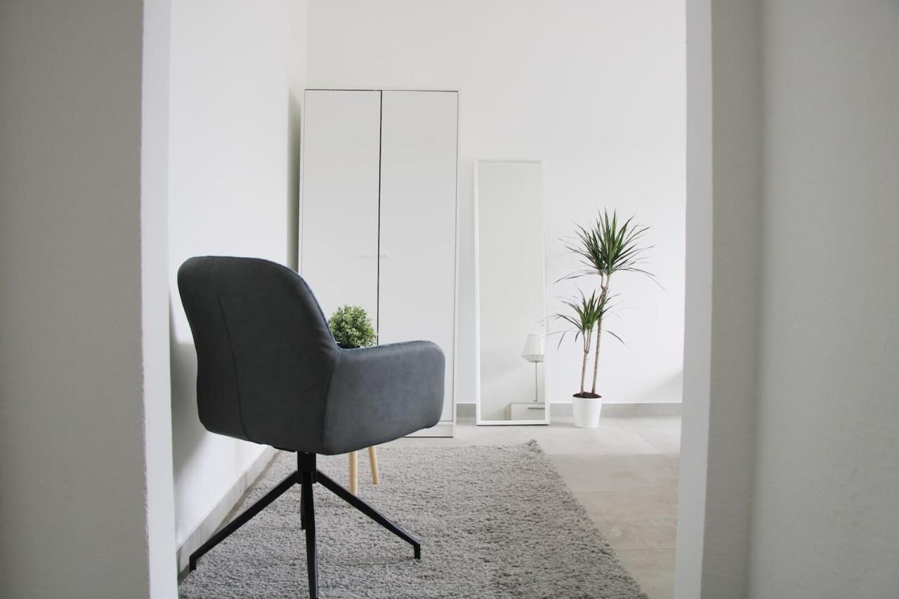 New & Modern Apartment With Beautiful Lake View! Lugano Luaran gambar
