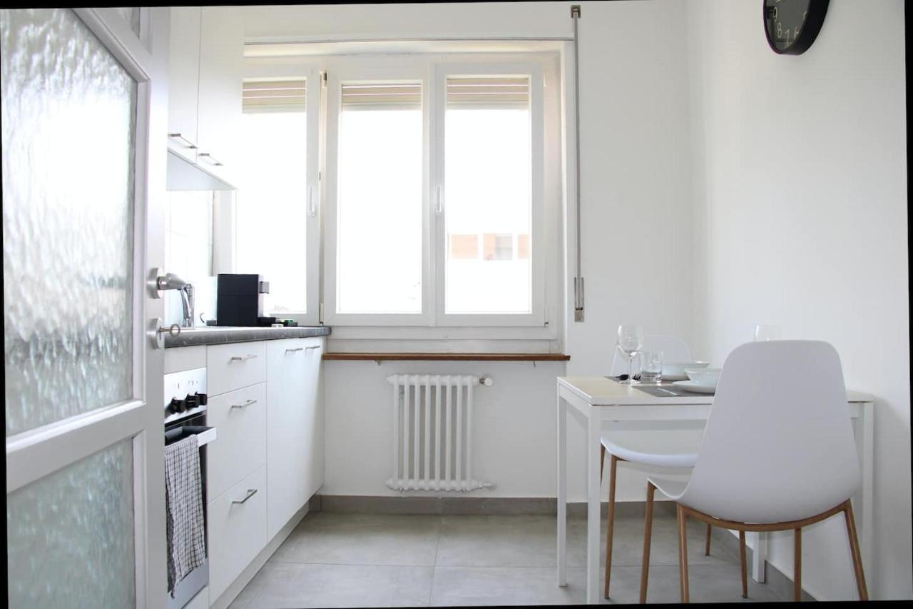 New & Modern Apartment With Beautiful Lake View! Lugano Luaran gambar