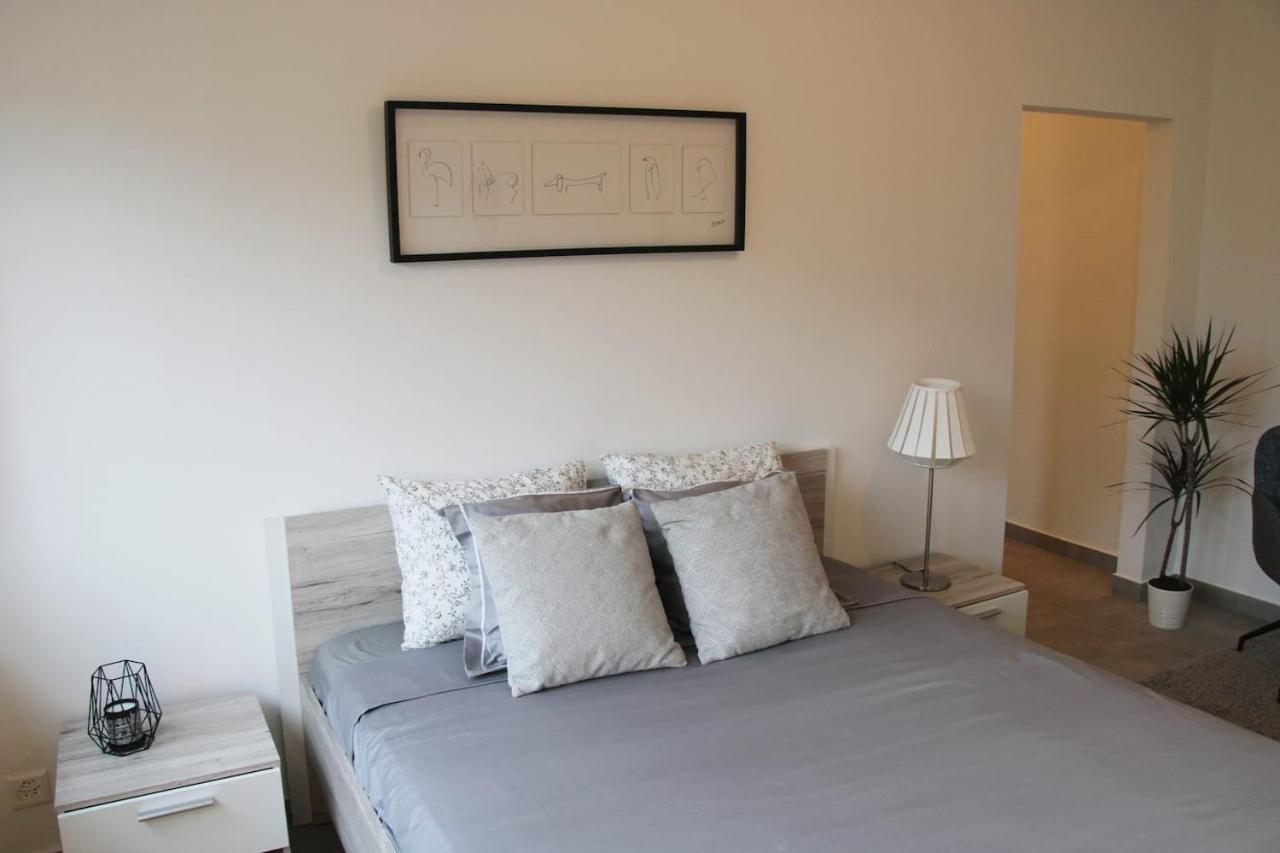 New & Modern Apartment With Beautiful Lake View! Lugano Luaran gambar